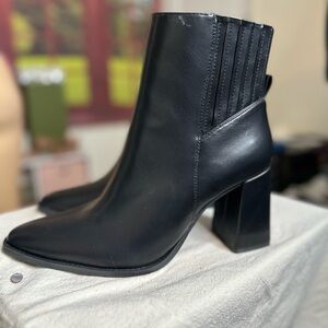 Madden Girl Sleek Black Block Heeled Ankle Boots Faux Leather Sz 11